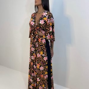 bb9c8b7a48f0c3cd790869318c6126f7.jpeg Calça Maria - Primavera Fundo Preto