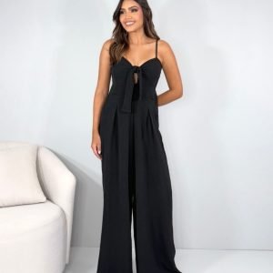 f01863cdfa6ac879baafed7b64ee24c2.jpg Macacão Carminha - Preto